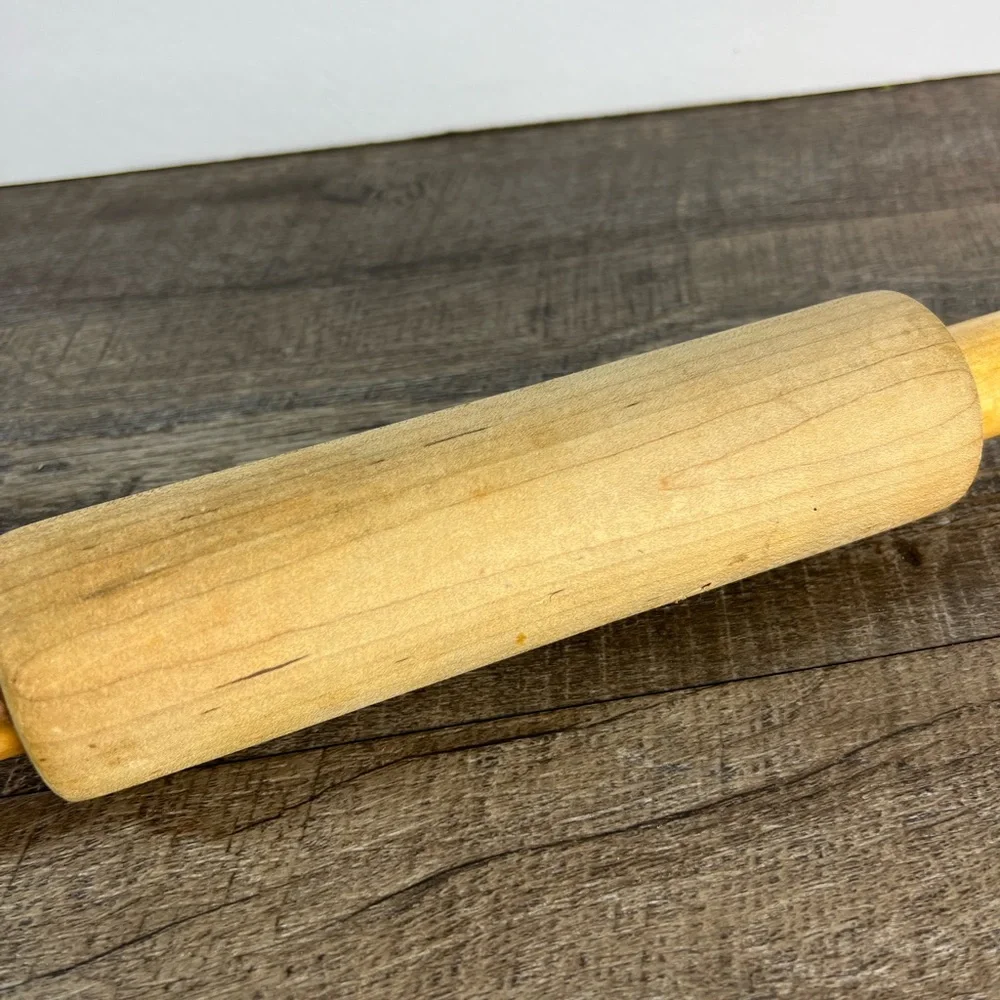 Vintage small sized 7” rolling pin wood Farmhouse baking grannycore cottagecore‎